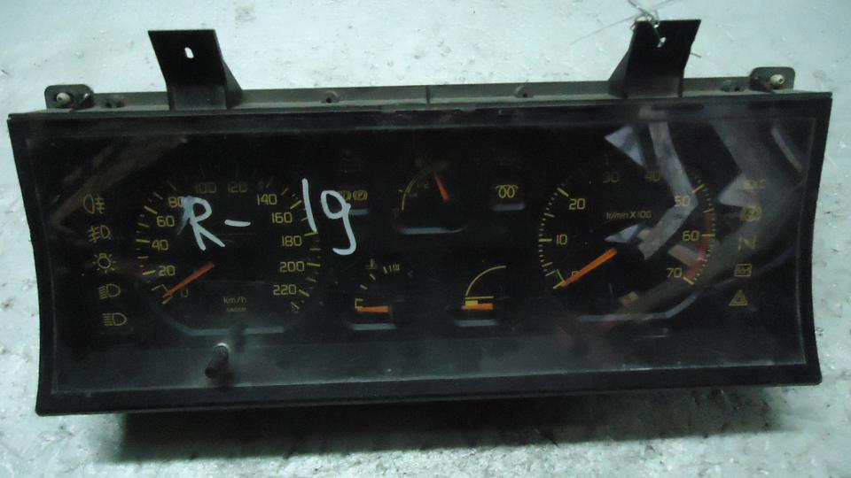 Щиток приборов (приборная панель) - Renault 19 (1988-1996)