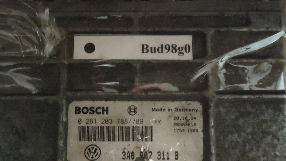 Блок управления ЭБУ (двигателя) - Volkswagen Passat 4 (1994-1996)