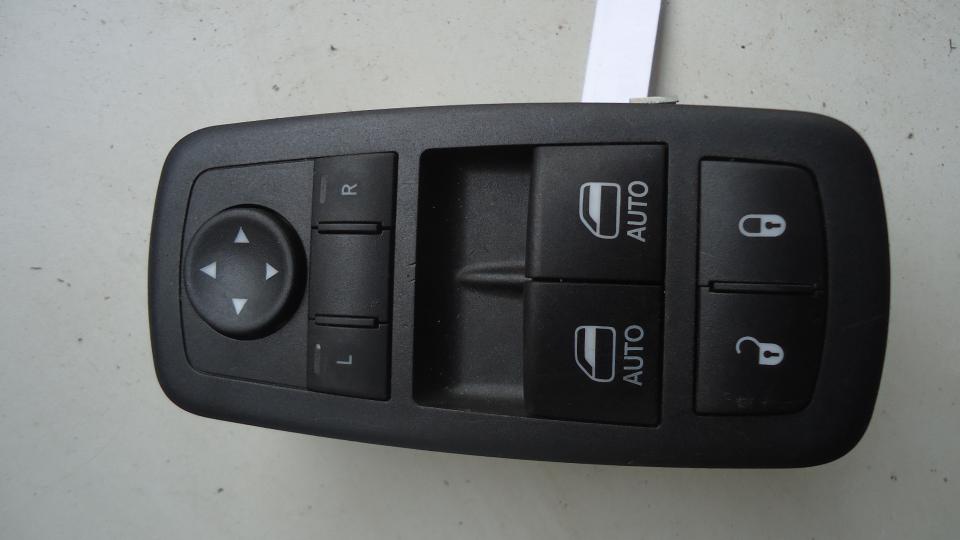 Кнопки стеклоподъемника - Dodge Challenger (2008-2023)