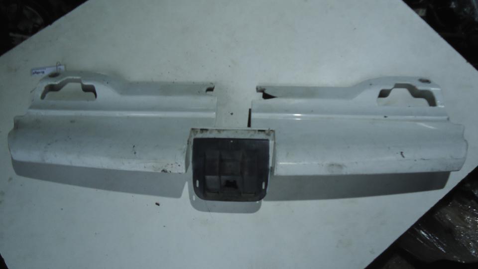 Решетка радиатора (капота) - Peugeot 406 (1995-2005)