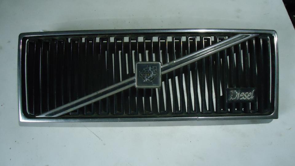 Решетка радиатора (капота) - Volvo 740 (1984-1992)