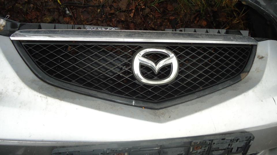 Решетка радиатора (капота) - Mazda MPV (1999-2005)
