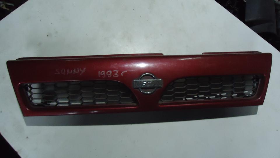 Решетка радиатора (капота) - Nissan Sunny N14 (1986-1995)