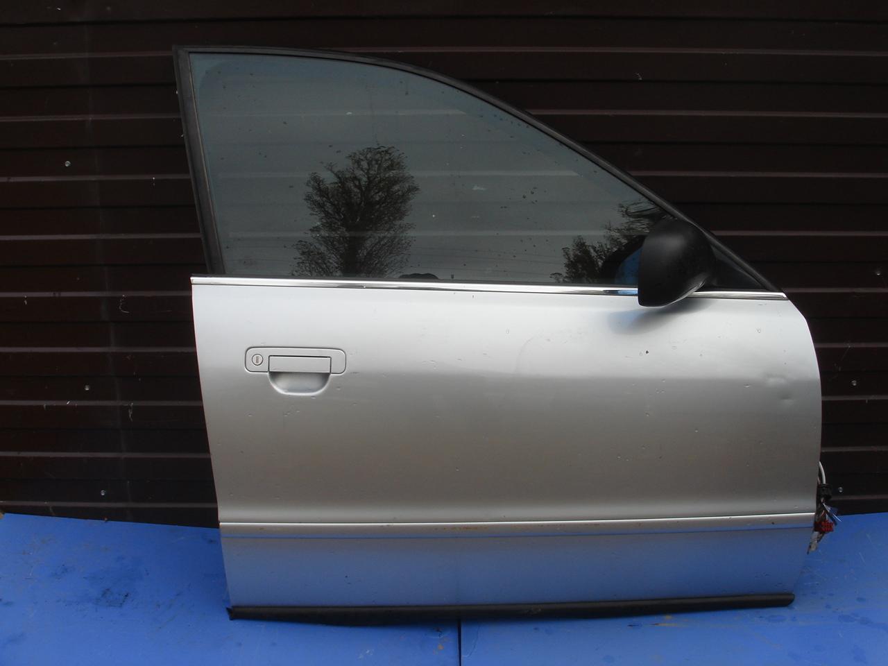 Стекло боковой двери - Audi A4 B8 (2007-2011)
